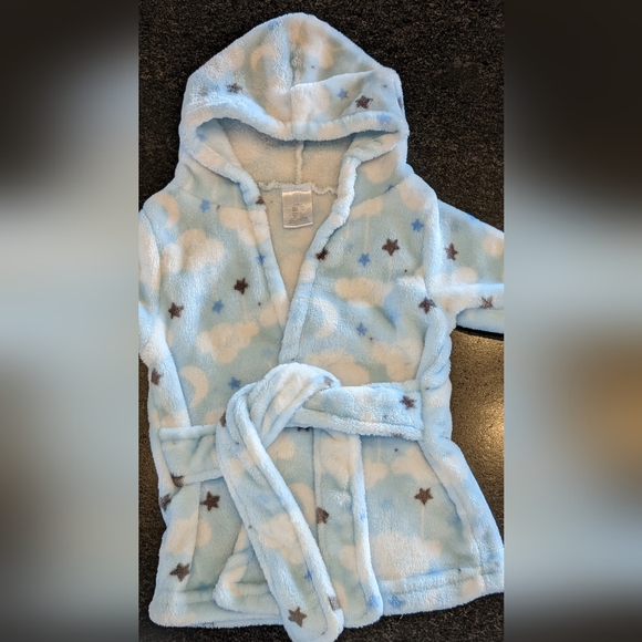 Robe - Picture 2 of 4